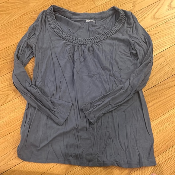 Gap maternity tee
*Bundle maternity for savings* - Picture 1 of 1